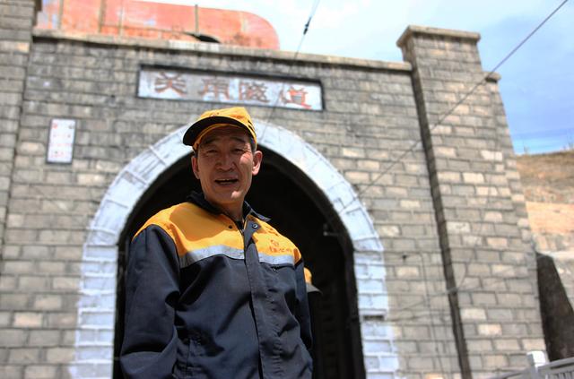 修建“天路”一期工程牺牲了多少铁道兵战士？关角隧道就有54人