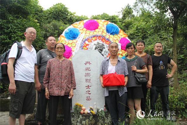葬在合川的铁道兵:56年后终于等来亲人祭扫