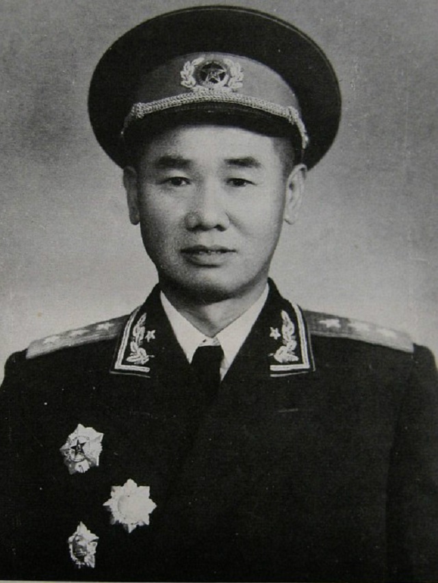 82年,邓小平为何要坚决裁掉铁道兵?面对异议邓小平的回复很高明