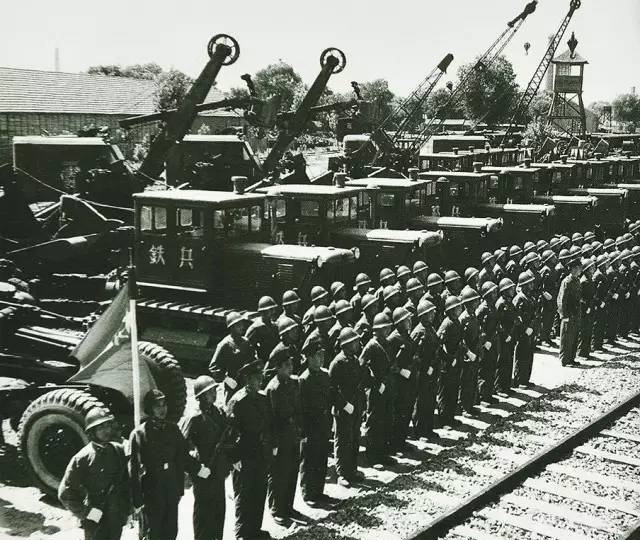 82年,邓小平为何要坚决裁掉铁道兵?面对异议邓小平的回复很高明