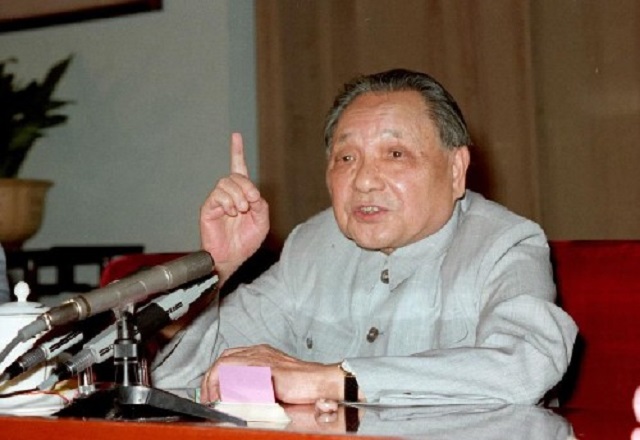 82年,邓小平为何要坚决裁掉铁道兵?面对异议邓小平的回复很高明