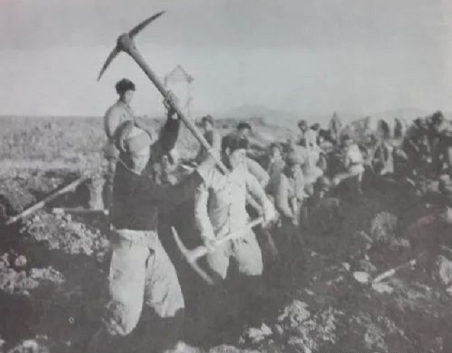 82年,邓小平为何要坚决裁掉铁道兵?面对异议邓小平的回复很高明